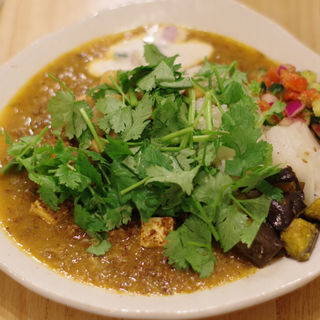 マトンキーマ&焼豆腐のカレー（カチュンバル・ライタのせ） パクチー大盛り(curry phakchi(パクチー))