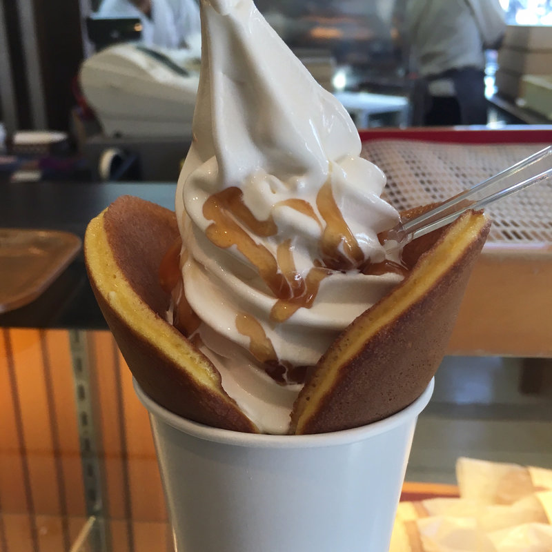 どら焼ソフト　甘辛だんごみつ(鎌倉するがや 長谷駅前店)