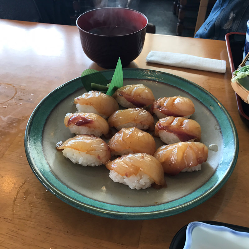 あしたばおにぎり(伊豆大島岡田港客船待合所レストラン　いずしち丸 )