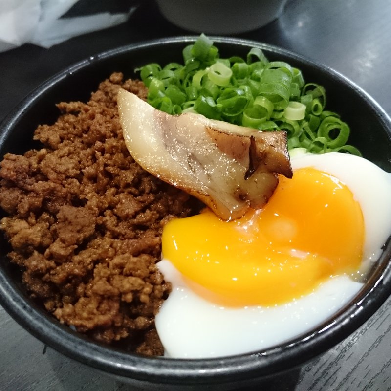 名物 岳温泉卵丼(麺処若武者 草加分店 東北六縣堂)