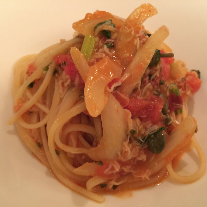 ずわい蟹とセロリ、フレッシュトマトのソース　バベッティーニ(リストランテ カノフィーロ)