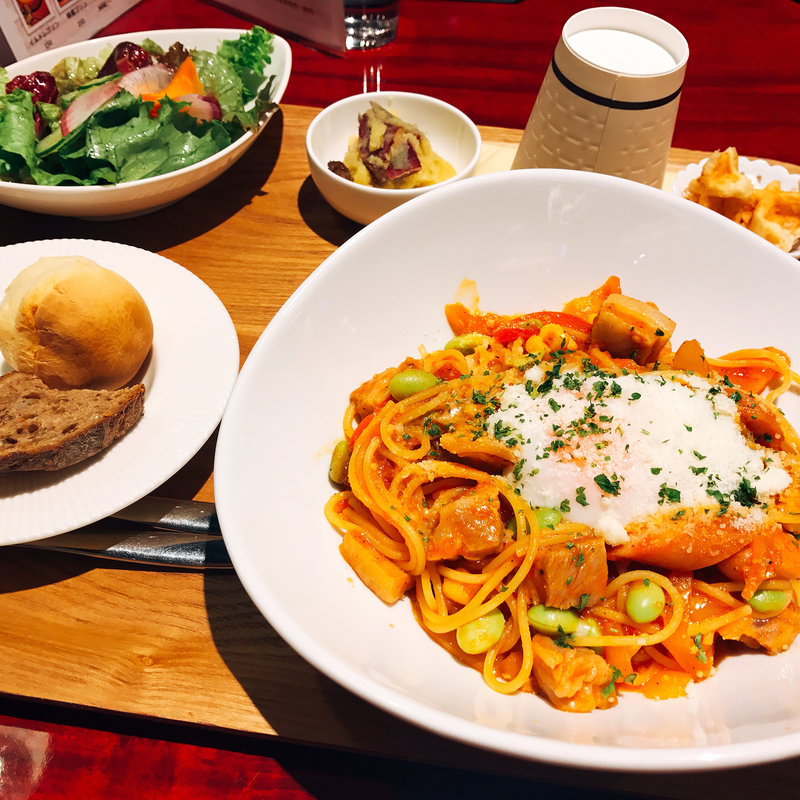 温玉のせナポリタン(ビストロ　イル・ド・レ （Bistro ILE DE RE）)