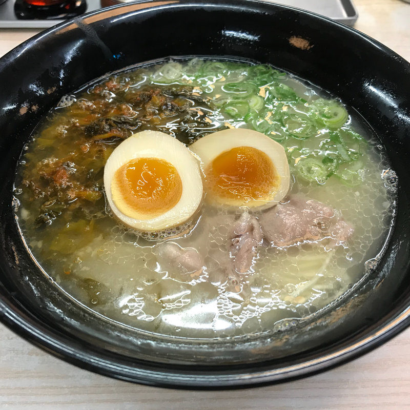ラーメン（辛子高菜・煮卵トッピング）(博多ラーメンはかたや 堅粕店)