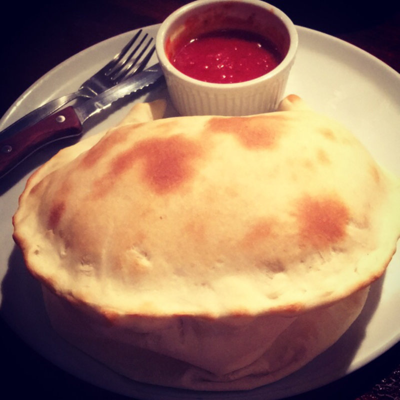 カルツォーネ(チーズと生ハムの包み焼き)(カプリチョーザ 郡山中町店 )