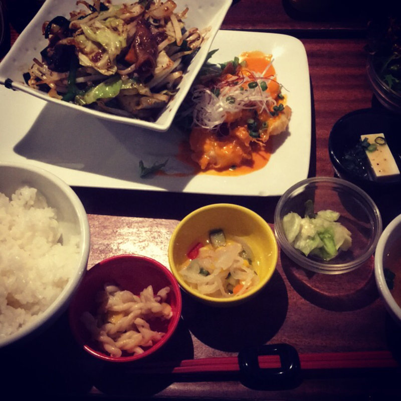 エビチリマヨ&白もつ炒め(CAFEオヤジ )