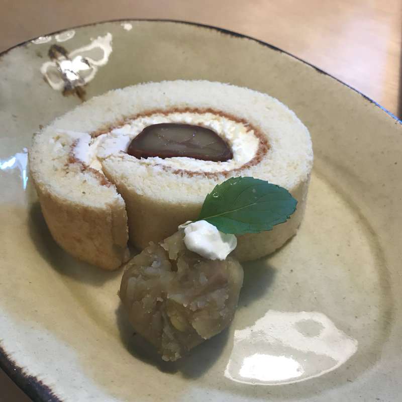 栗のロールケーキ(cafe百音)