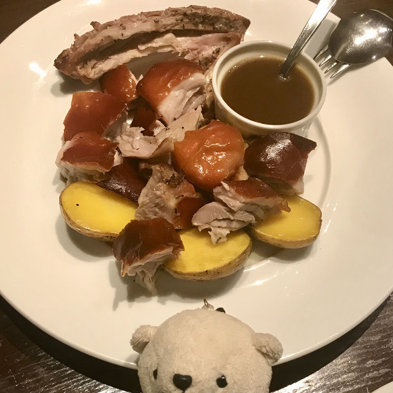 スペイン産仔豚のオーブン焼き(cochinillo コチニージョ)