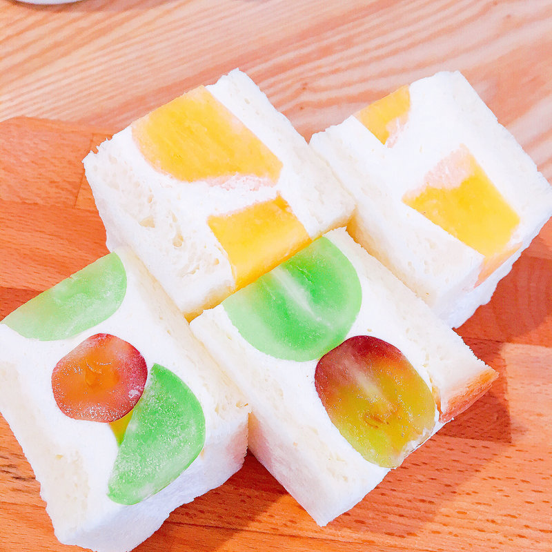 刀根柿、シャインマスカットと甲斐路のフルーツサンド(Rosier （ロジエ）)