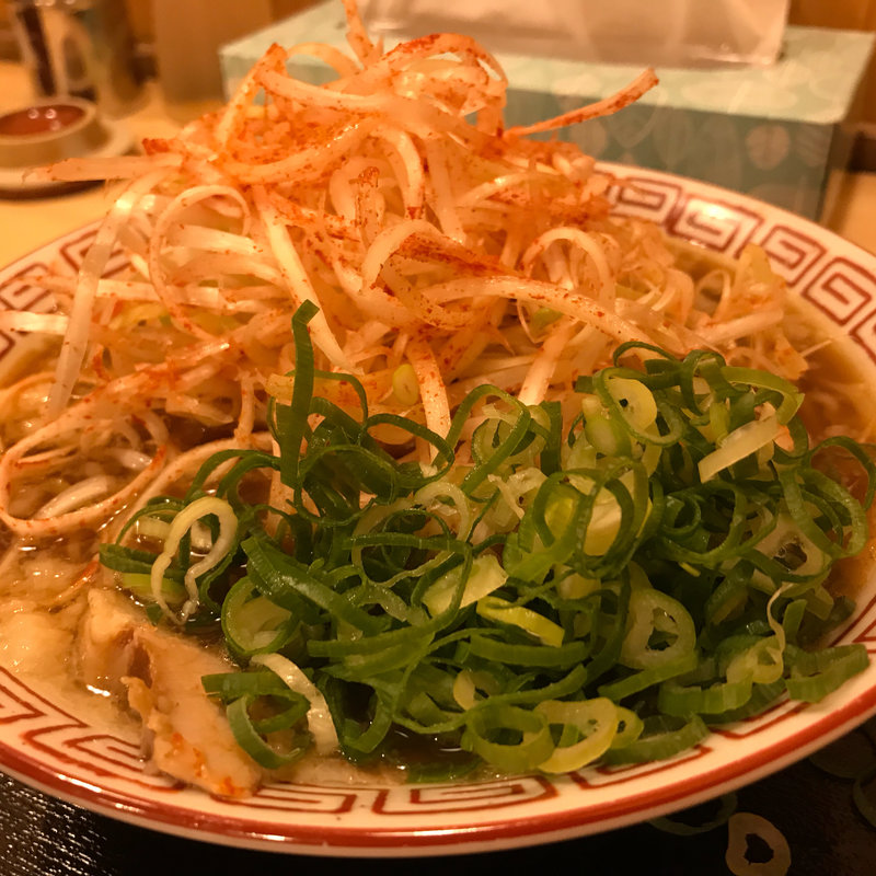 辛ネギ中華そば(名物肉盛り中華そば 初代 松山)