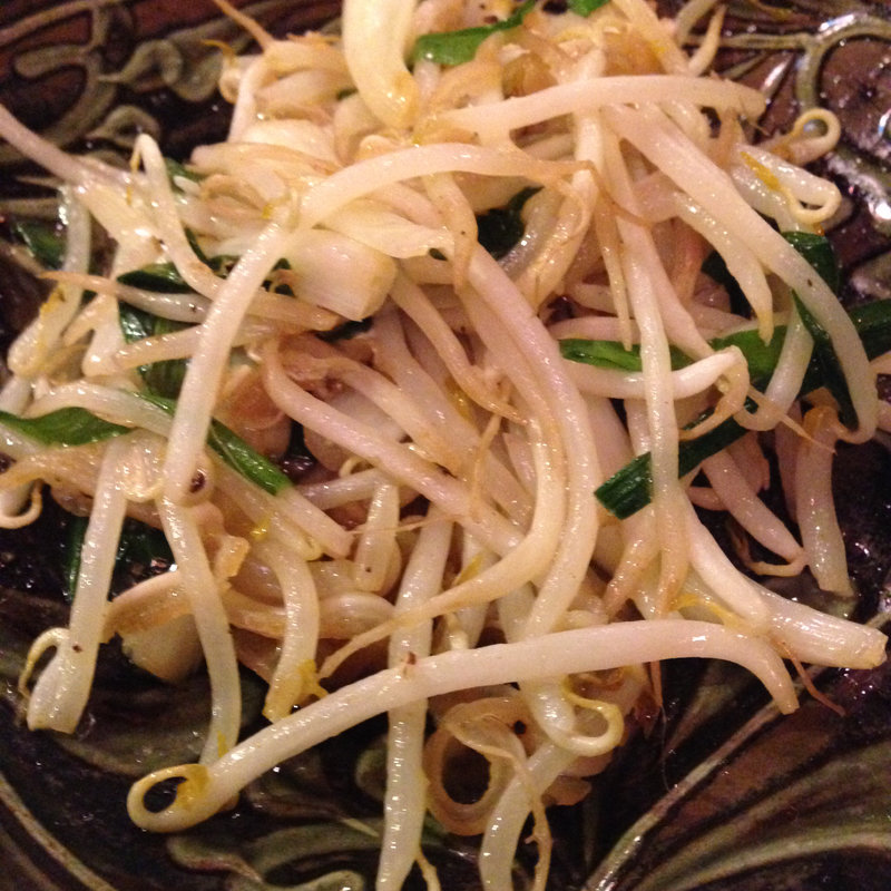 島らっきょうとミミガー炒め(ククルマ 琉球泡盛barKukUruma)