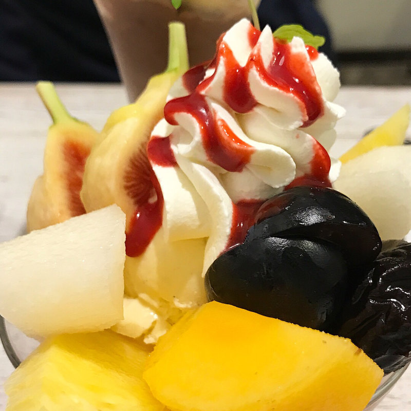 フルーツパフェ(フルフル 梅ヶ丘)