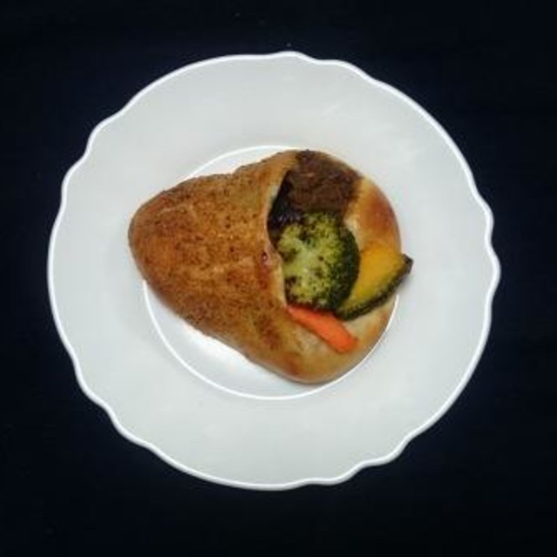 ゴロゴロ野菜の焼きカレーパン(Boulangerie １４区（ブーランジェリー　じゅうよんく）)
