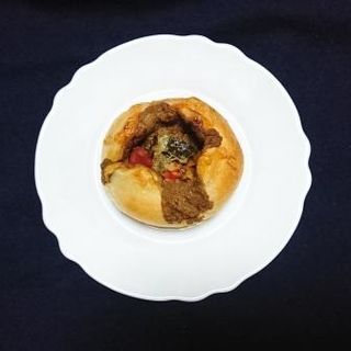 夏野菜のカレーパン(シェ・リュイ アトレ亀戸店)