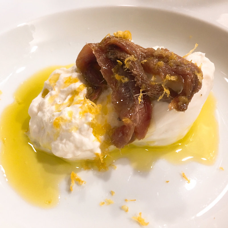 ブッラータとアンチョビ(メゼババ )