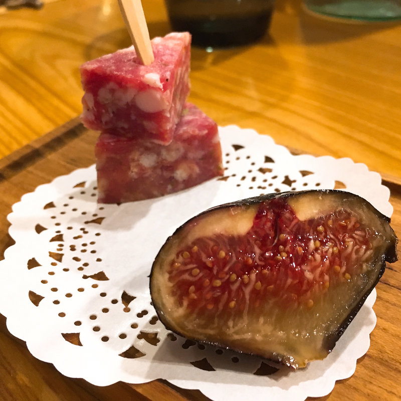 生サラミと黒イチヂク(メゼババ )