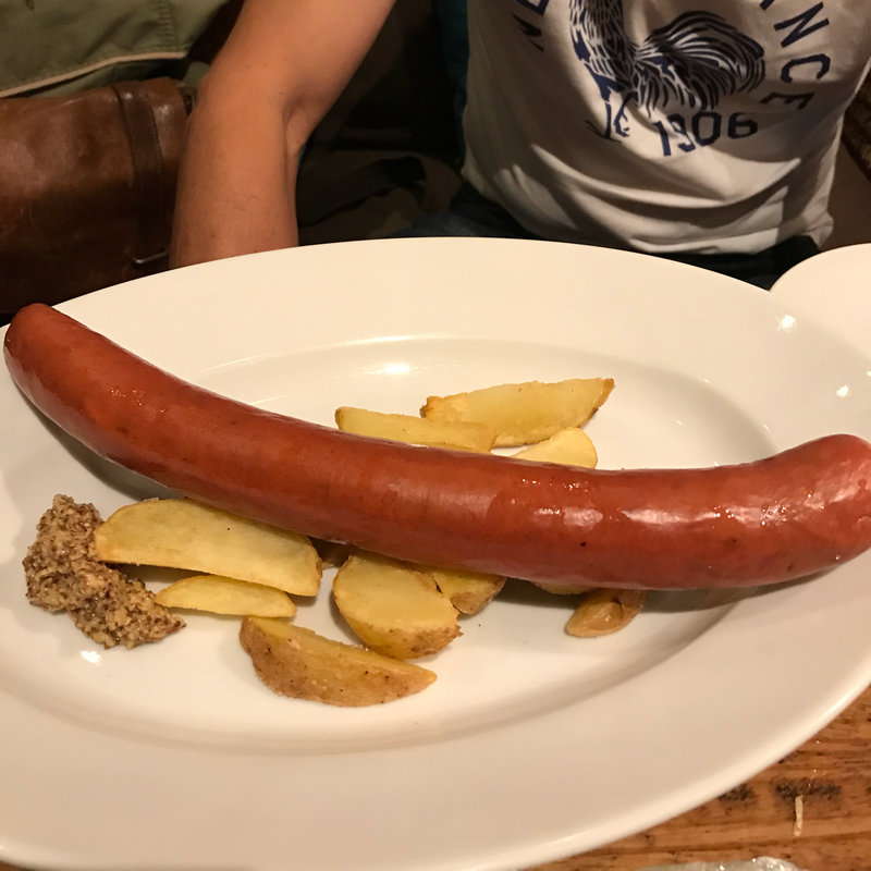 ドイツのジャンボソーセージ(ハーミットグリーンカフェ （ｈｅｒｍｉｔ　ｇｒｅｅｎ　ｃａｆｅ）)