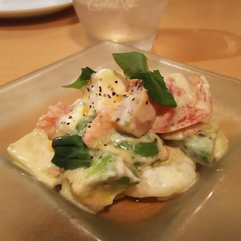 赤海老とアボカドとトマトのカプレーゼ(海老バル )