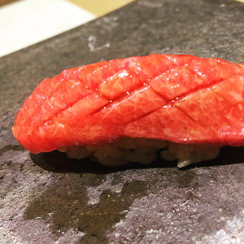 お任せコースの中トロ(鮨 海心 （かいしん）)