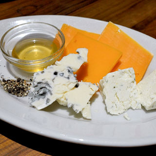 チーズの盛り合わせ(トラットリア 77)