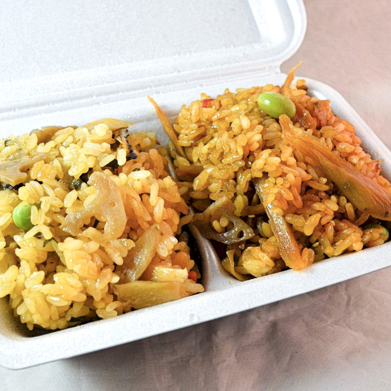 五目鶏おこわと、牛肉とごぼうおこわ(たごさく そごう徳島店 )