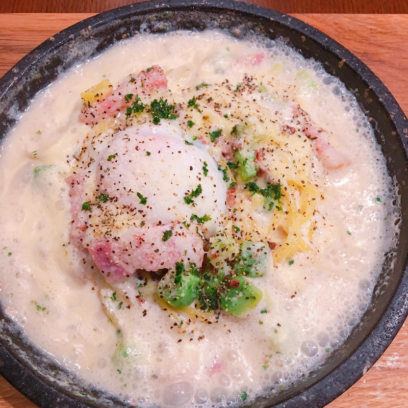 イベリコ豚ベーコンと慣熟アボカドのカルボナーラソース(石焼cafe&cat蔵之助のしっぽ)