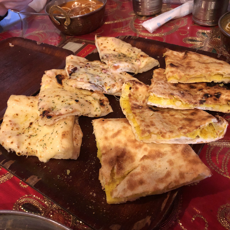 食べ放題のナン(アーナンダ)