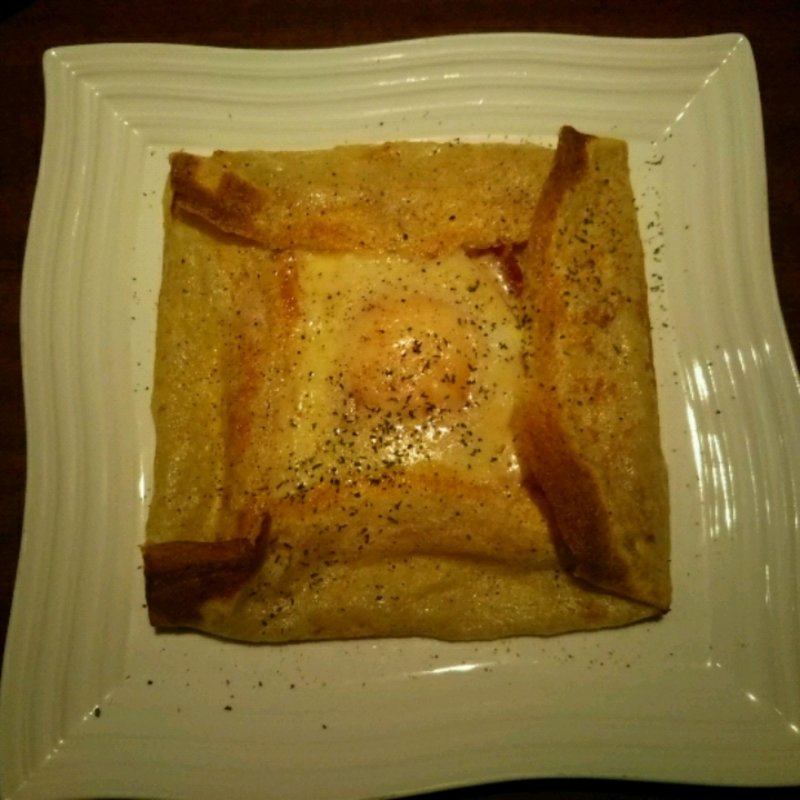 ハムと玉子とチーズのガレット(サラザンバードット （sarrasin bar dot）)