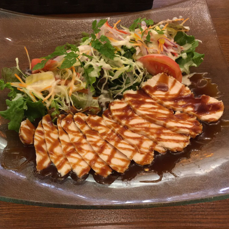 しっとり蒸し鶏とてんこ盛り彩りサラダ（ランチ）(BISTRONIC SAKAI)