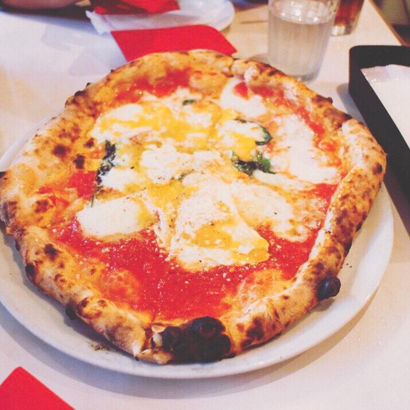 卵入りマルゲリータ(Pizzeria Azzurri)