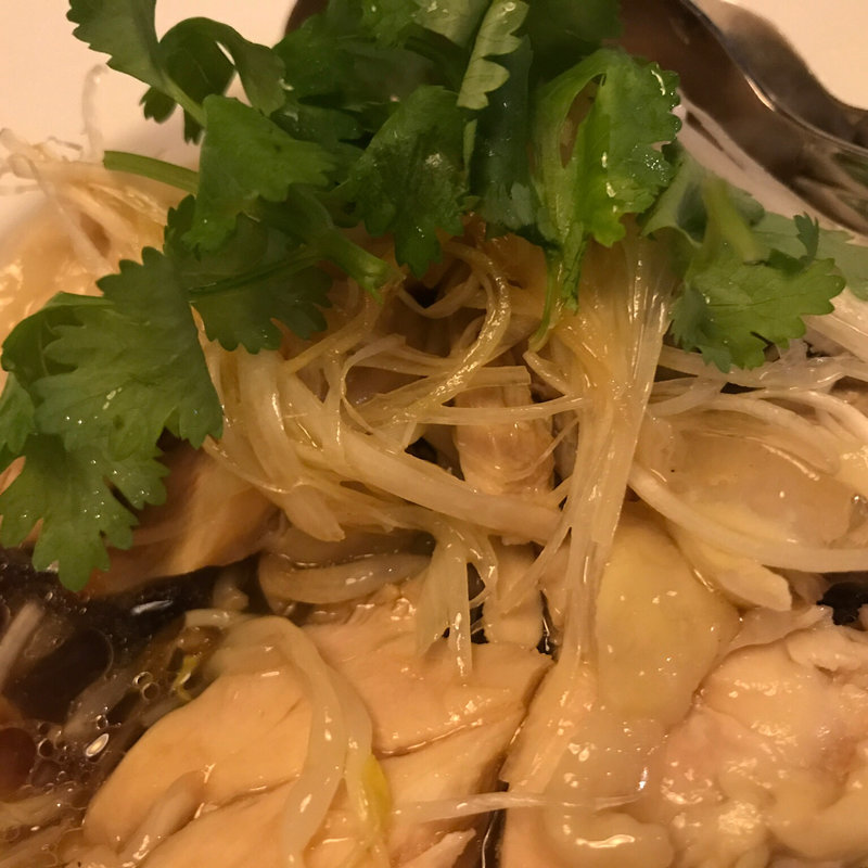 蒸し鶏肉の香味ソース和え(過門香歩高里（ブルゴーニュ） 六本木店)