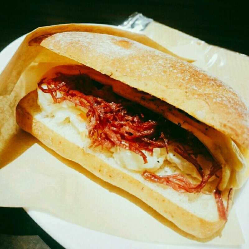 コンビーフと北海道ポテト(Bookサンド)(梟書茶房 Ｅｓｏｌａ池袋店)