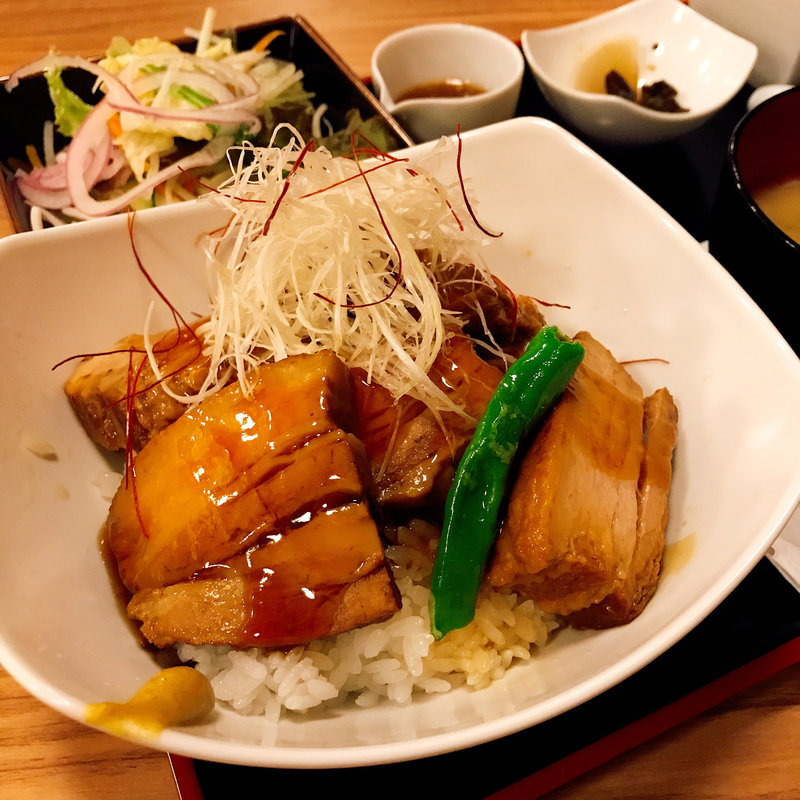 国産豚の角煮丼(ごっつ食べなはれ 渋谷店)