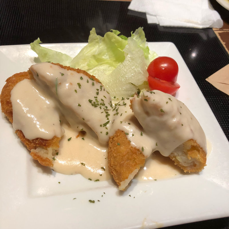 黒豚コロッケ 4種チーズソースがけ(とりとうどんと元気な酒　はっぷう 堺店 )