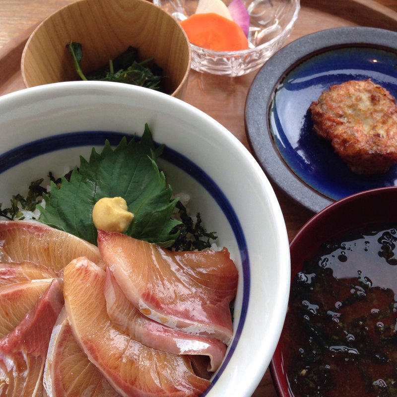 伊豆諸島定食 べっこう丼(ディヨンナナショクドウ （d47食堂）)