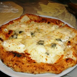 チンクエ（5）フォルマッジ(Pizzeria Terzo okei)