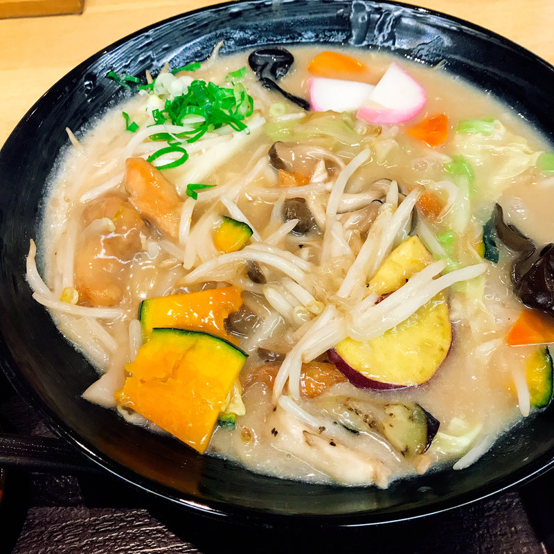 秋鮭と旬野菜の彩りチャンポンうどん(澤乃井 )