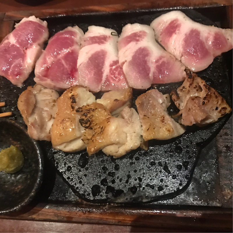 ホエイ豚と知床どりの溶岩焼き(鳥どり 丸の内店 （とりどり）)