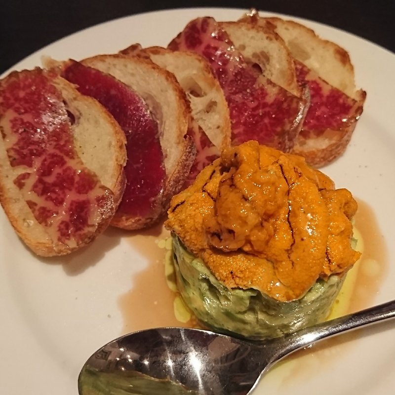 うにとアボガドのタルタル和牛グレザオラタルティーヌ添え(マーケット112 （マーケツトイチイチニ）)