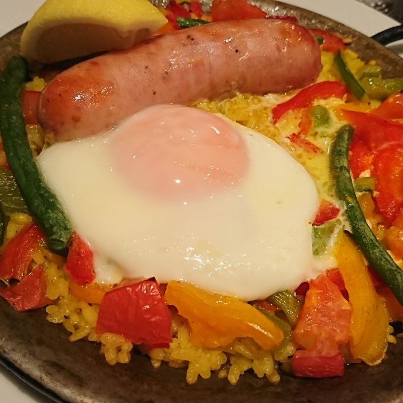 ソーセージと卵のパエリア(マーケット112 （マーケツトイチイチニ）)