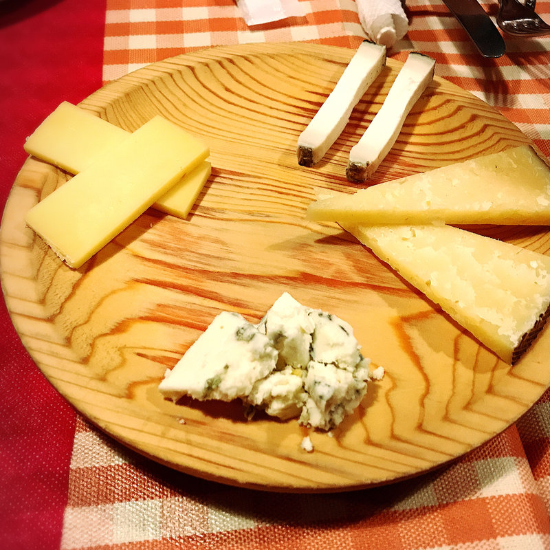 スルティード・デ・ケソス(サル イ アモール （Sal y Amor）)