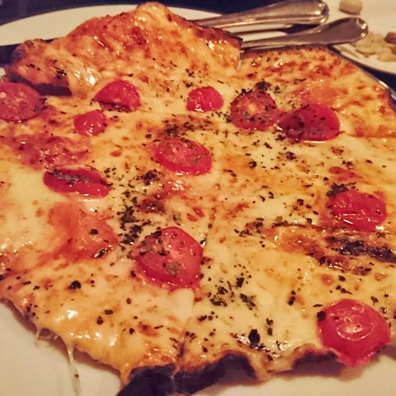 アルザスのピザ風フランベ（ベーコン・オニオン）(ピコン・バー)