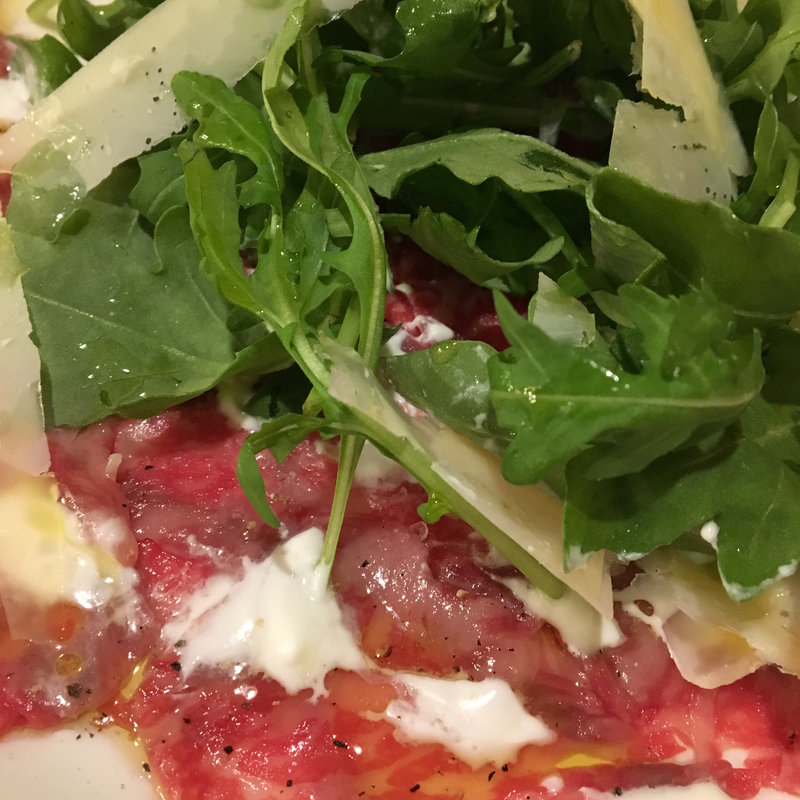 和牛とルコッコラのモッツァレラカルパッチョ(PIZZERIA ICHIROTEI(ピッツェリア イチロウテイ) 浦安)