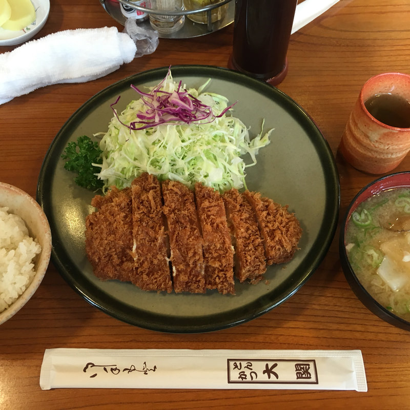 チーズロースかつ定食(とんかつ大関)
