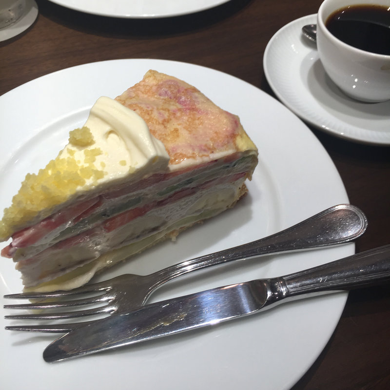 ミルクレープ(HARBS ルミネ有楽町店)