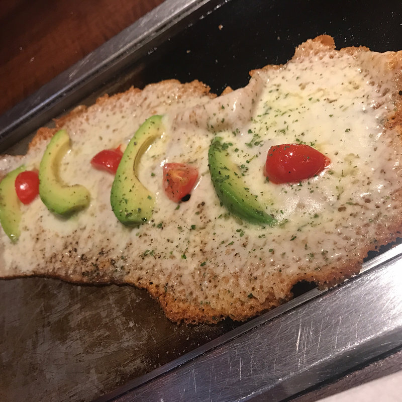 トマトとアボカドのチーズチップス(京ちゃばな)