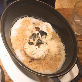 STAUB炊きトリュフ卵かけご飯(ビストロ＆バー タコニョッキ)