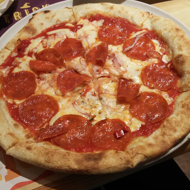 イタリアンサラミのピッツァ(ゆであげパスタ＆焼き上げピザ ラパウザ 川崎モアーズ店)