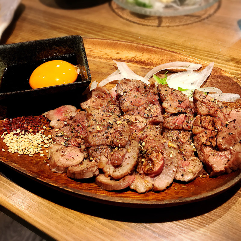 牛タン炙りハム(もつ焼き勝利はなれ)