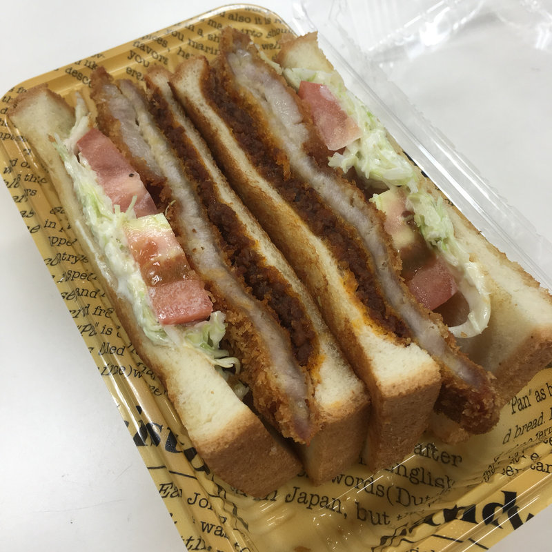 スペシャルカツサンド(カツ、ミートソース、トマト、キャベツ)(イグニッションスイッチ)