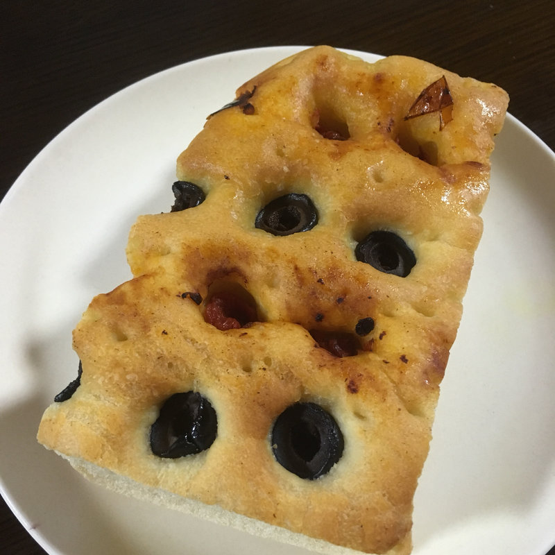 ドライトマトと黒オリーブのフォカッチャ(ブーランジェリー・ボヌール)